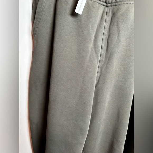 lululemon athletica Olive Green Joggers - Picture 5 of 5